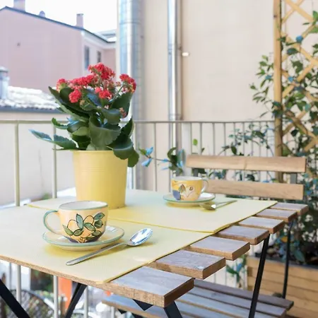 Lovely With Balcony بيت للعطل